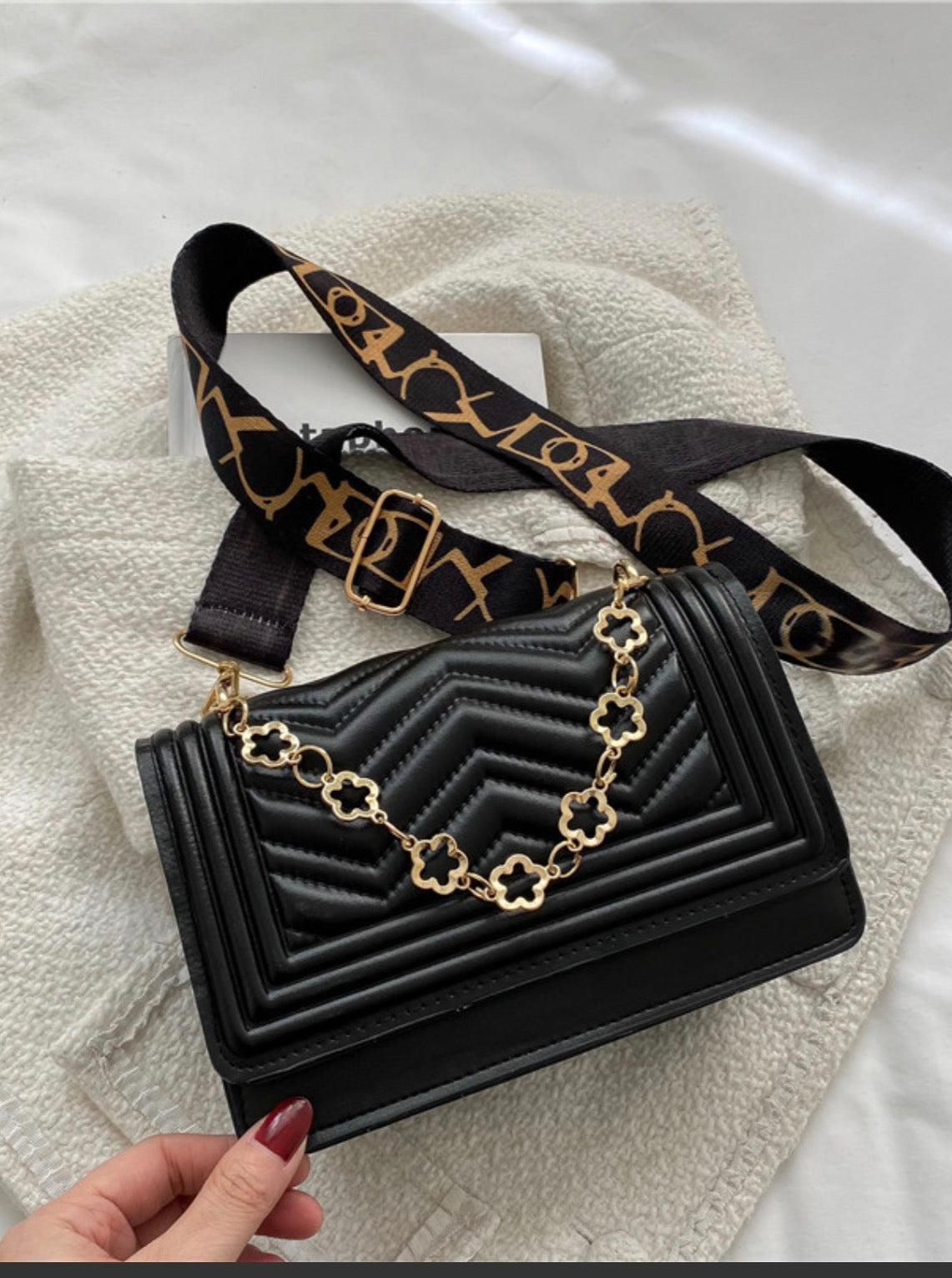 Leather Shoulder Bag V-shaped Chevron Quilted Crossbody Bag With Gold Flower Metal Chain